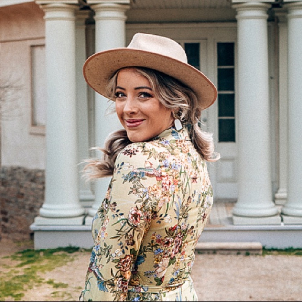 Meet your Posher, Lily